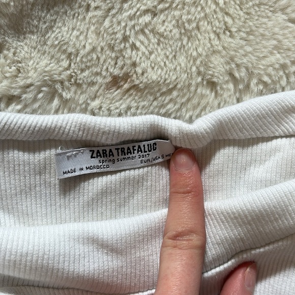 ZARA White Off Shoulder Ribbed Crop Top | Spaghetti Strap Size Small - Picture 2 of 5